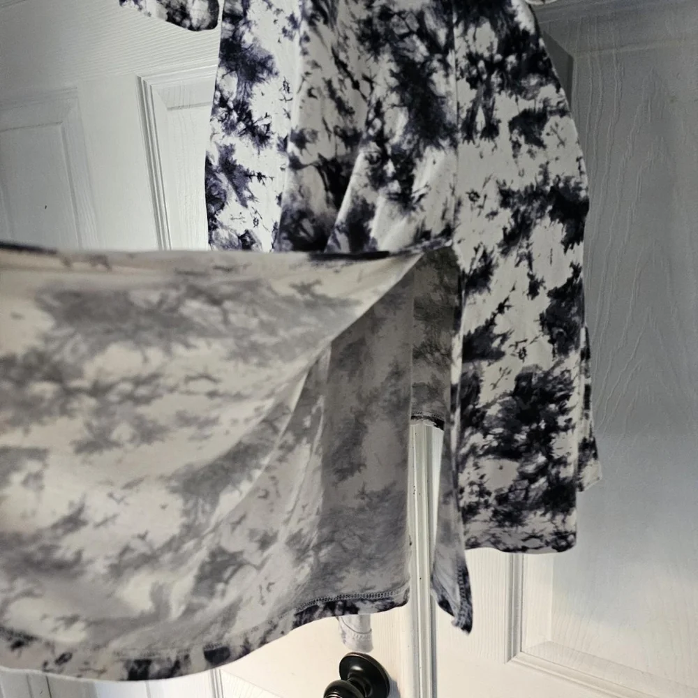 Grunge white/black/grey flowy blouse/dressSize small - Picture 4 of 5